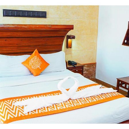 Hotel Mart View Kochi Bagian luar foto